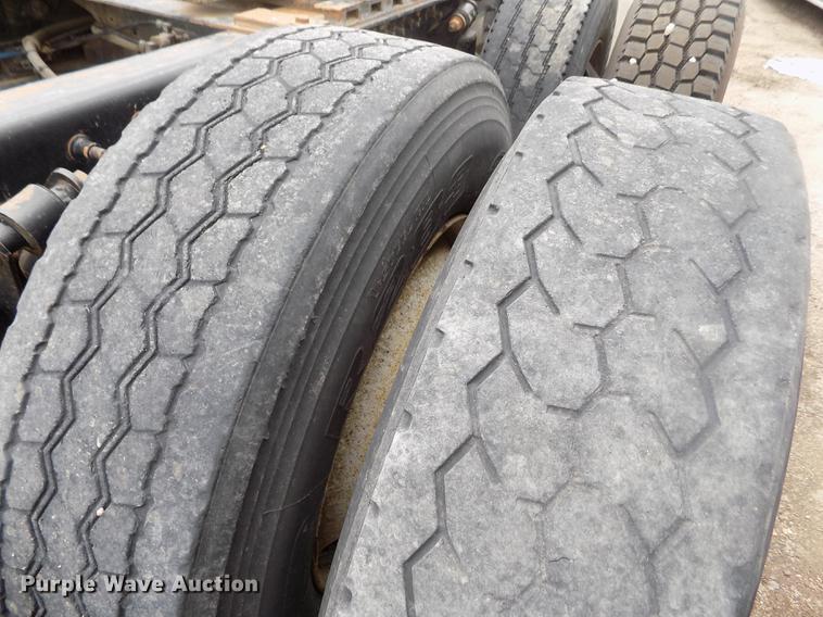 image for item DB9214 2003 Freightliner Columbia semi truck