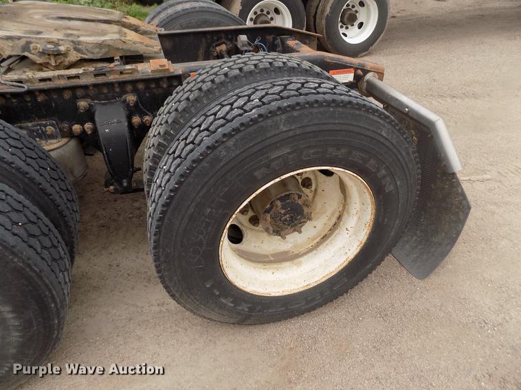 image for item DB9214 2003 Freightliner Columbia semi truck