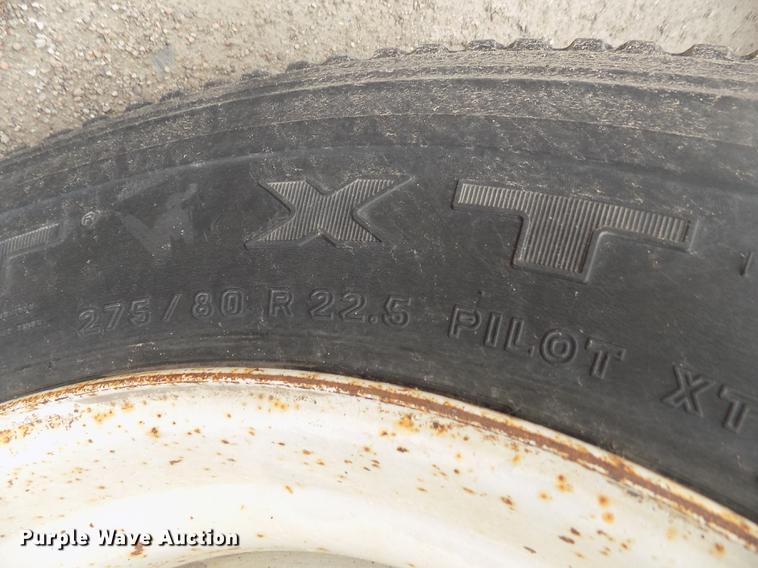 image for item DB9214 2003 Freightliner Columbia semi truck