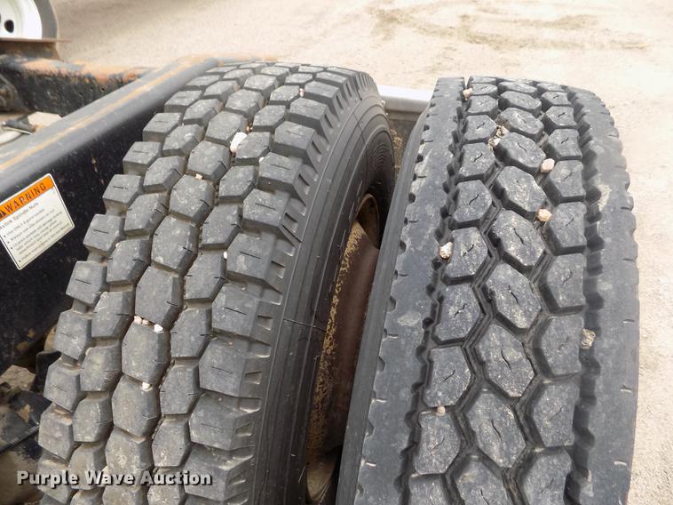 image for item DB9214 2003 Freightliner Columbia semi truck