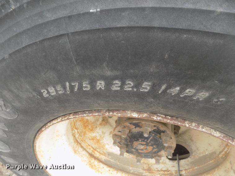 image for item DB9214 2003 Freightliner Columbia semi truck