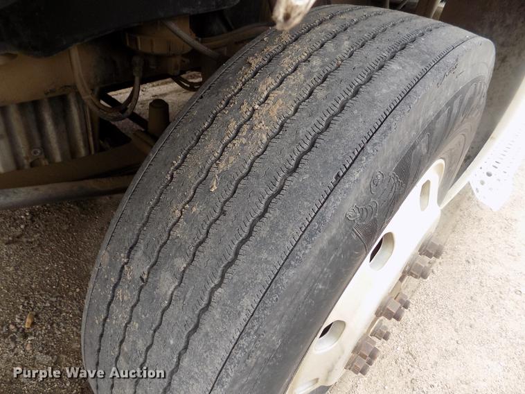 image for item DB9214 2003 Freightliner Columbia semi truck