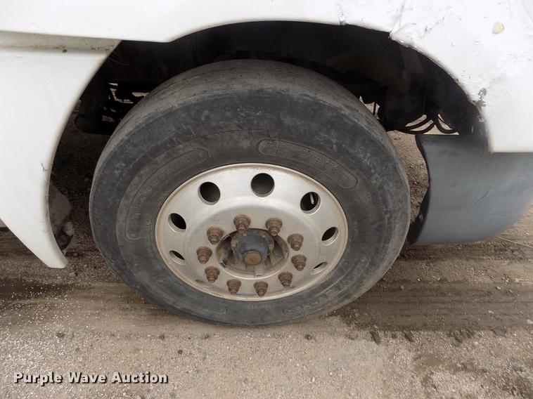 image for item DB9214 2003 Freightliner Columbia semi truck