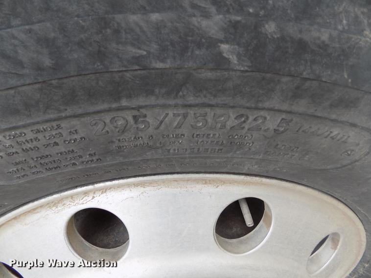 image for item DB9214 2003 Freightliner Columbia semi truck