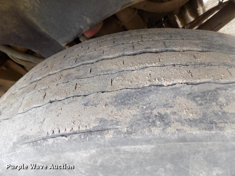 image for item DB9214 2003 Freightliner Columbia semi truck