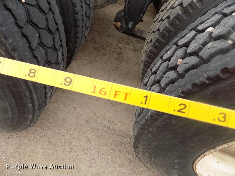 image for item DB9214 2003 Freightliner Columbia semi truck