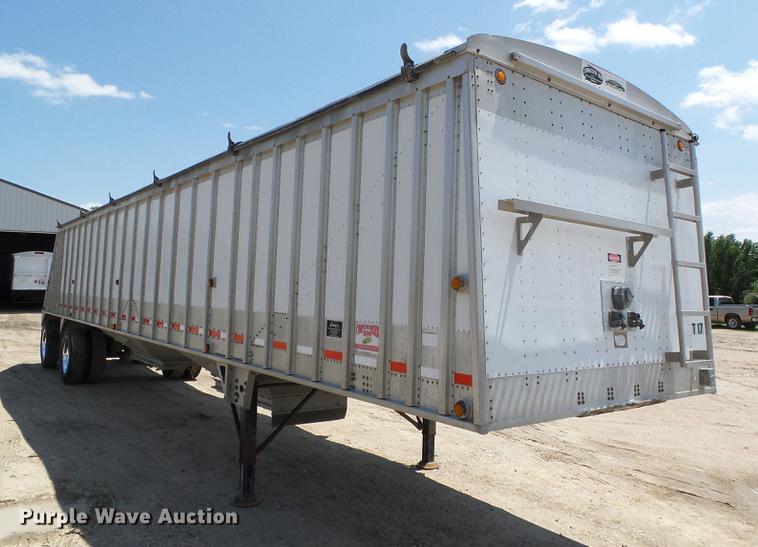 image for item DD5812 2010 Corn Husker 800 Ultra-Lite double hopper bottom grain trailer