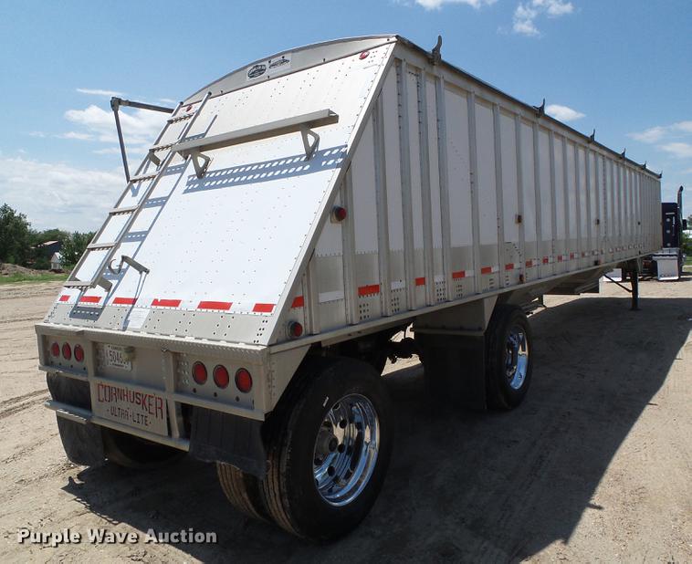 image for item DD5812 2010 Corn Husker 800 Ultra-Lite double hopper bottom grain trailer