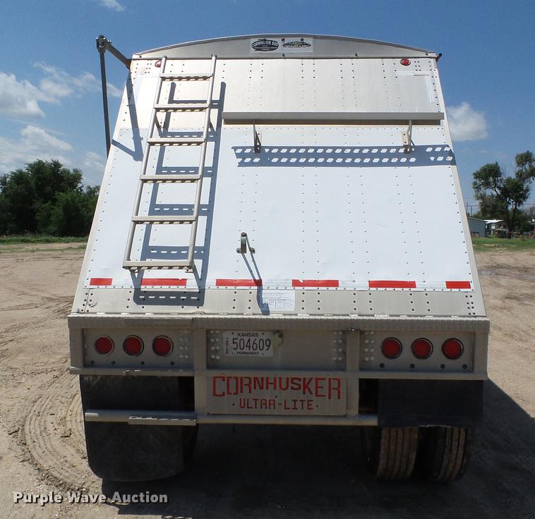 image for item DD5812 2010 Corn Husker 800 Ultra-Lite double hopper bottom grain trailer