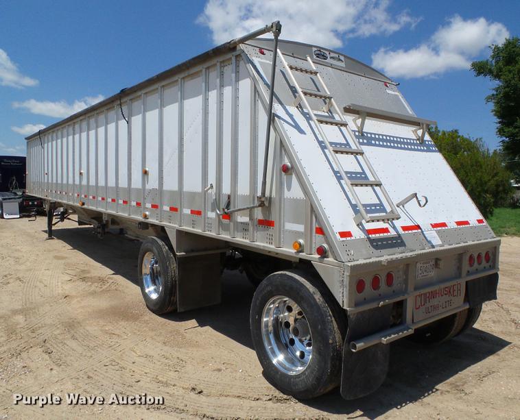 image for item DD5812 2010 Corn Husker 800 Ultra-Lite double hopper bottom grain trailer