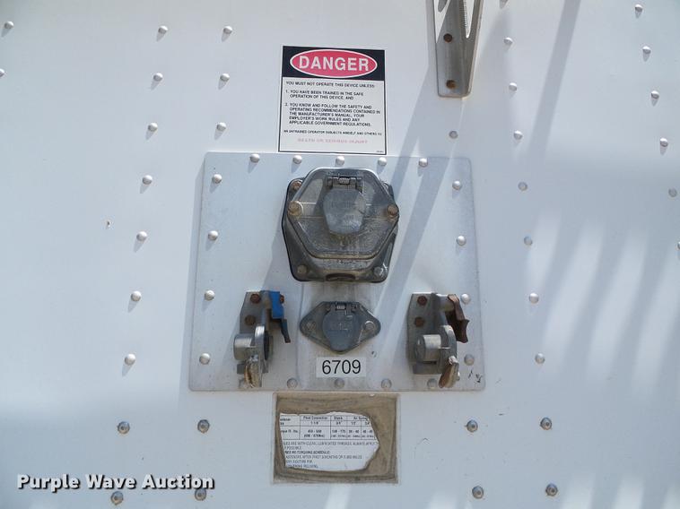 image for item DD5812 2010 Corn Husker 800 Ultra-Lite double hopper bottom grain trailer