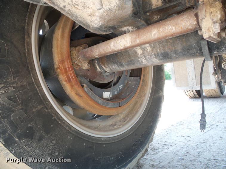 image for item DD5812 2010 Corn Husker 800 Ultra-Lite double hopper bottom grain trailer