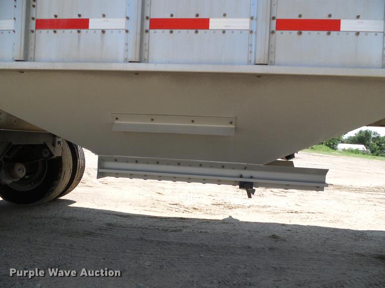 image for item DD5812 2010 Corn Husker 800 Ultra-Lite double hopper bottom grain trailer