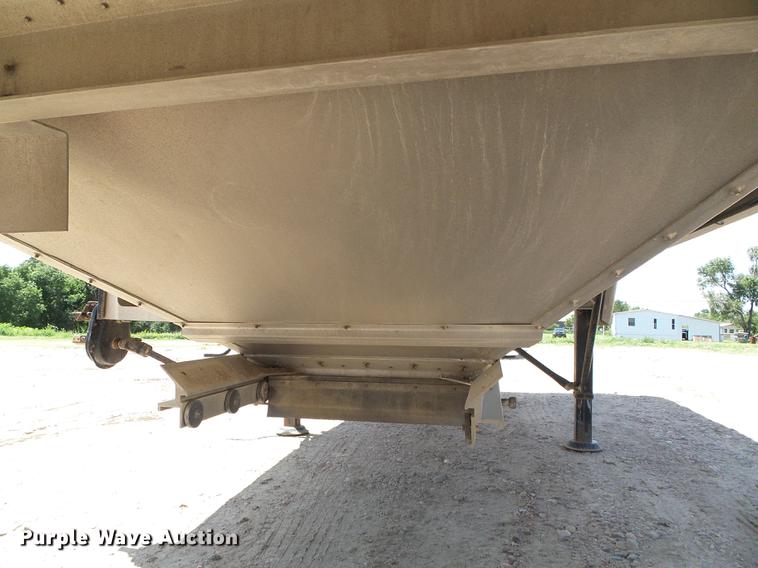 image for item DD5812 2010 Corn Husker 800 Ultra-Lite double hopper bottom grain trailer