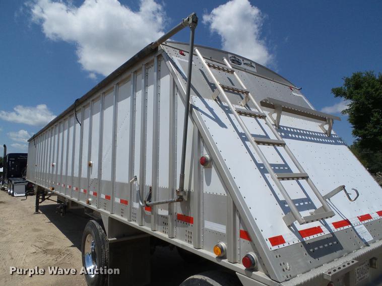 image for item DD5812 2010 Corn Husker 800 Ultra-Lite double hopper bottom grain trailer