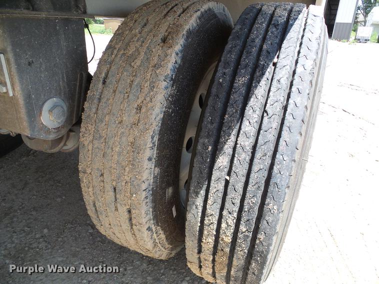 image for item DD5812 2010 Corn Husker 800 Ultra-Lite double hopper bottom grain trailer