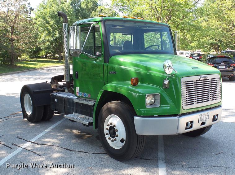 image for item DD7251 2000 Freightliner FL80 semi truck