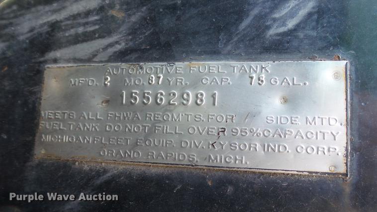 image for item DD7251 2000 Freightliner FL80 semi truck