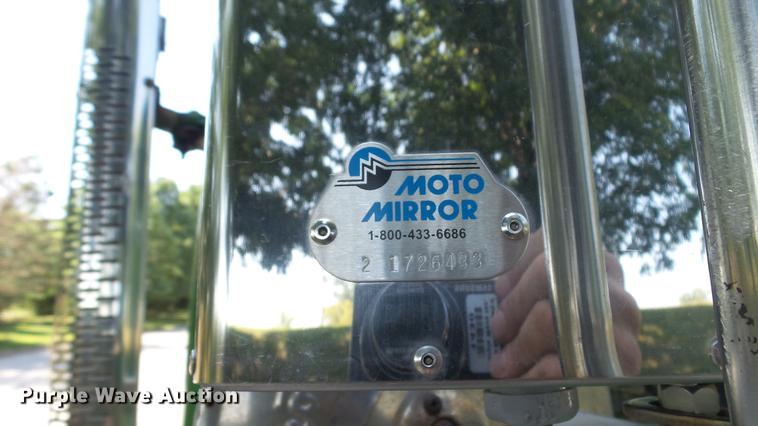 image for item DD7251 2000 Freightliner FL80 semi truck