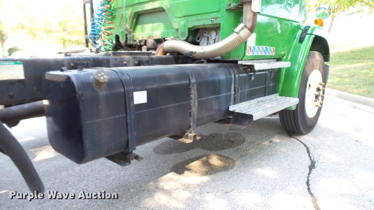 image for item DD7251 2000 Freightliner FL80 semi truck