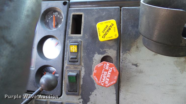 image for item DD7251 2000 Freightliner FL80 semi truck