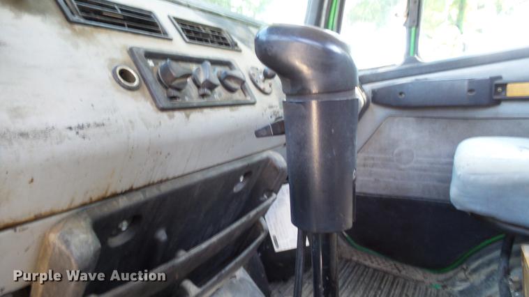 image for item DD7251 2000 Freightliner FL80 semi truck