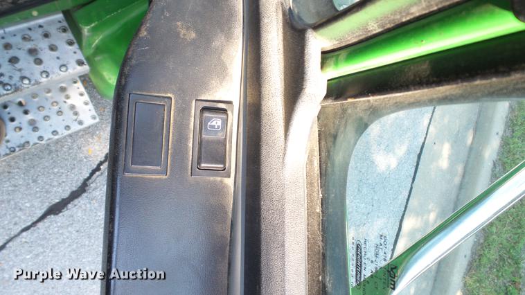 image for item DD7251 2000 Freightliner FL80 semi truck