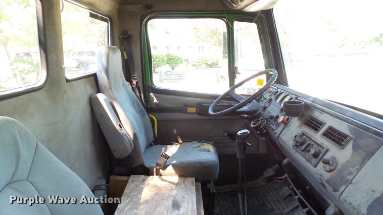 image for item DD7251 2000 Freightliner FL80 semi truck