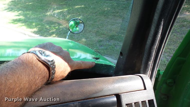 image for item DD7251 2000 Freightliner FL80 semi truck