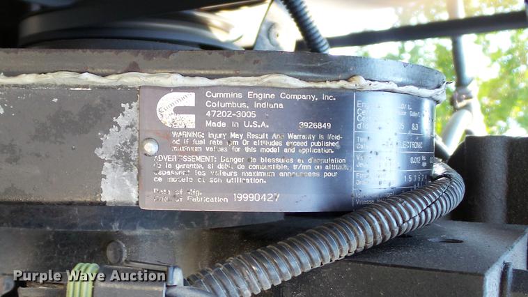 image for item DD7251 2000 Freightliner FL80 semi truck