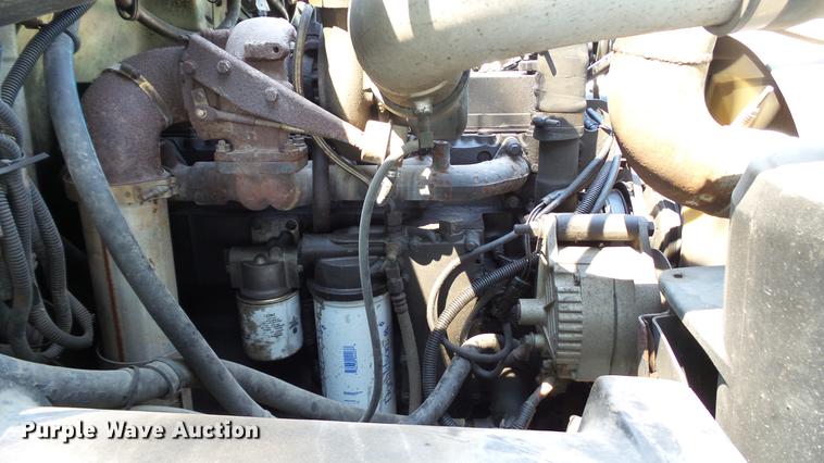 image for item DD7251 2000 Freightliner FL80 semi truck