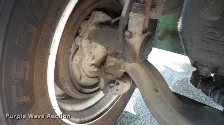 image for item DD7251 2000 Freightliner FL80 semi truck