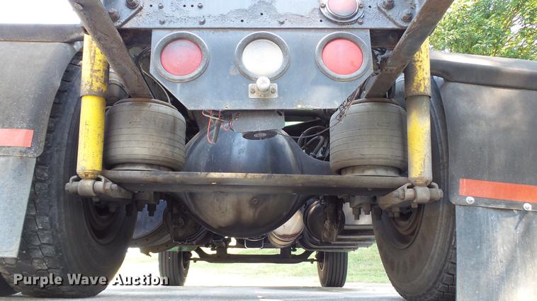 image for item DD7251 2000 Freightliner FL80 semi truck