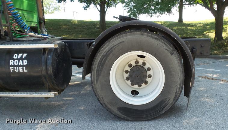 image for item DD7251 2000 Freightliner FL80 semi truck