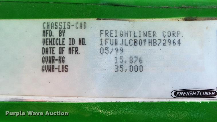 image for item DD7251 2000 Freightliner FL80 semi truck