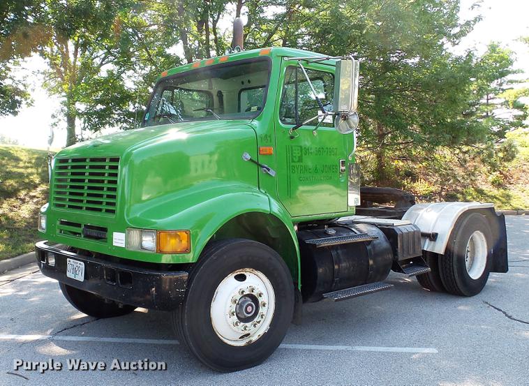 image for item DD7252 1997 International 8100 semi truck