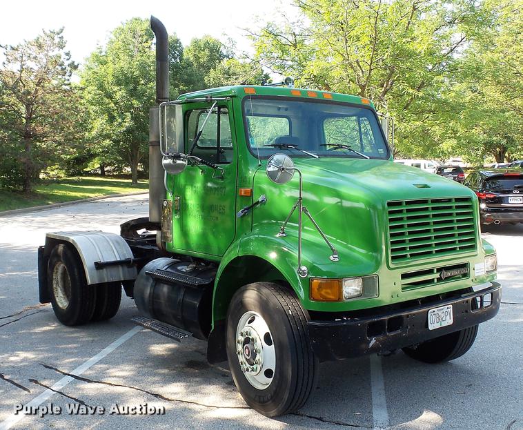 image for item DD7252 1997 International 8100 semi truck