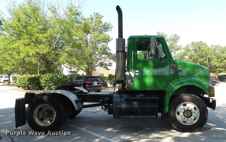 image for item DD7252 1997 International 8100 semi truck