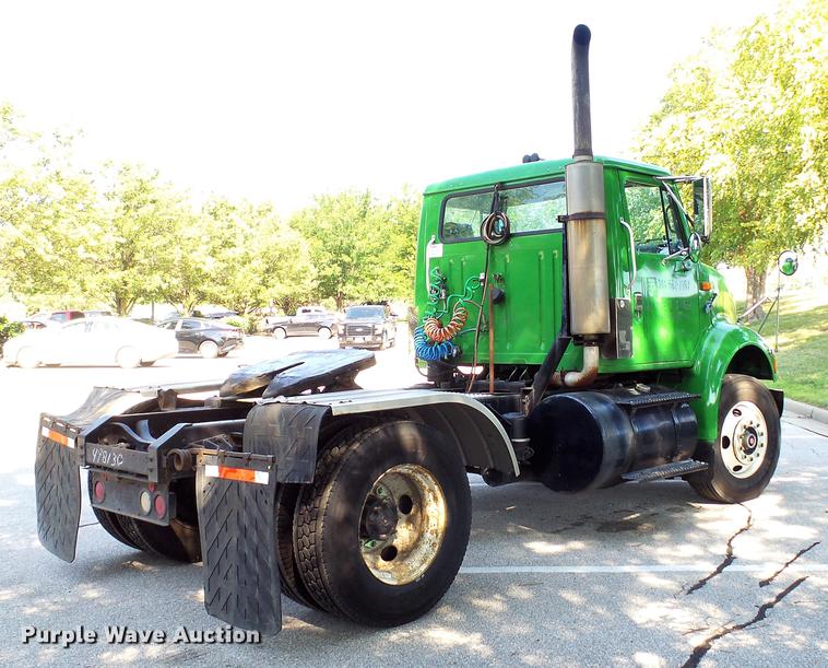 image for item DD7252 1997 International 8100 semi truck