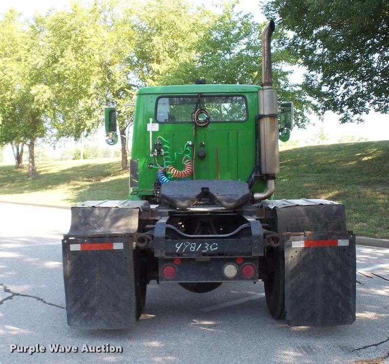 image for item DD7252 1997 International 8100 semi truck