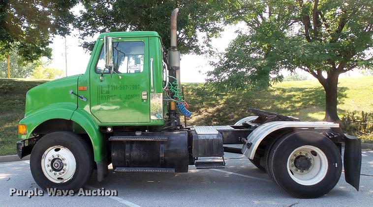 image for item DD7252 1997 International 8100 semi truck