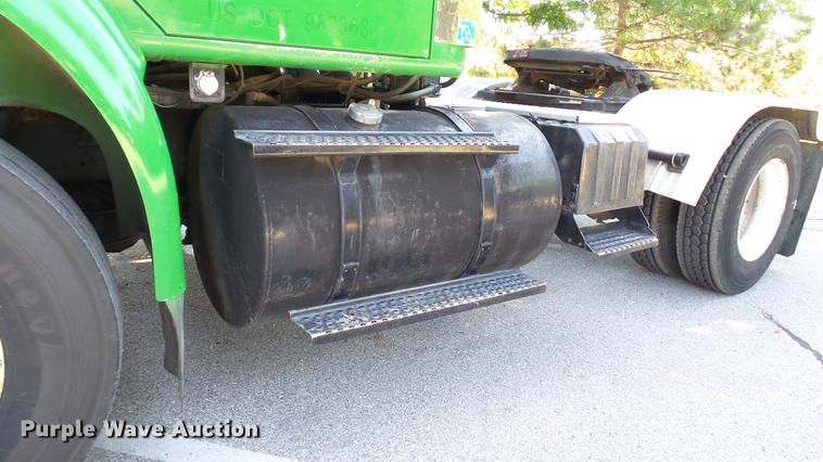 image for item DD7252 1997 International 8100 semi truck