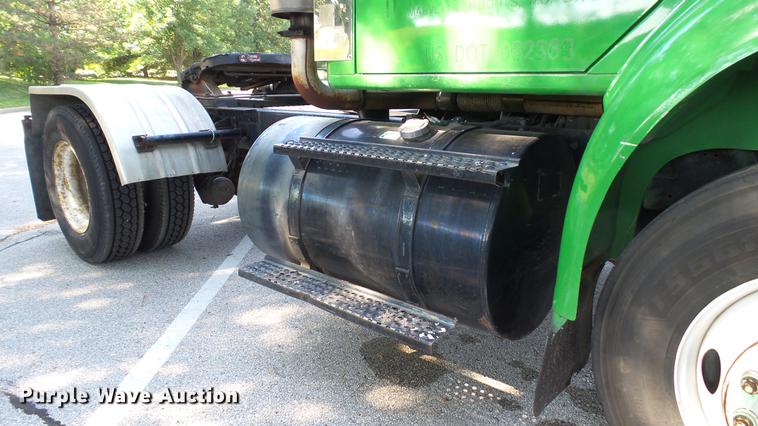 image for item DD7252 1997 International 8100 semi truck