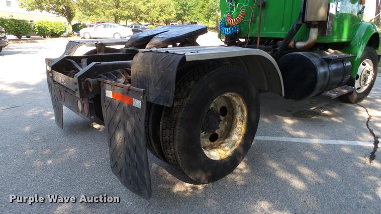 image for item DD7252 1997 International 8100 semi truck