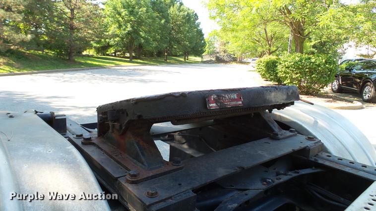 image for item DD7252 1997 International 8100 semi truck