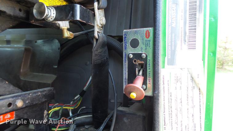 image for item DD7252 1997 International 8100 semi truck