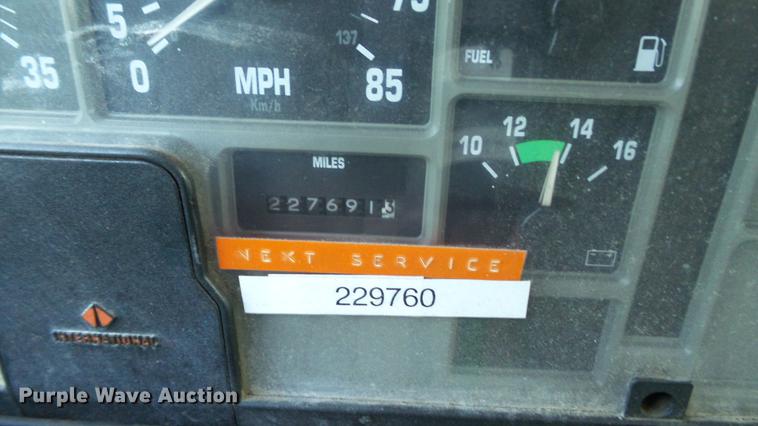 image for item DD7252 1997 International 8100 semi truck