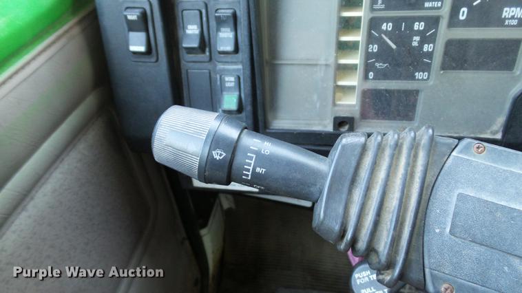 image for item DD7252 1997 International 8100 semi truck