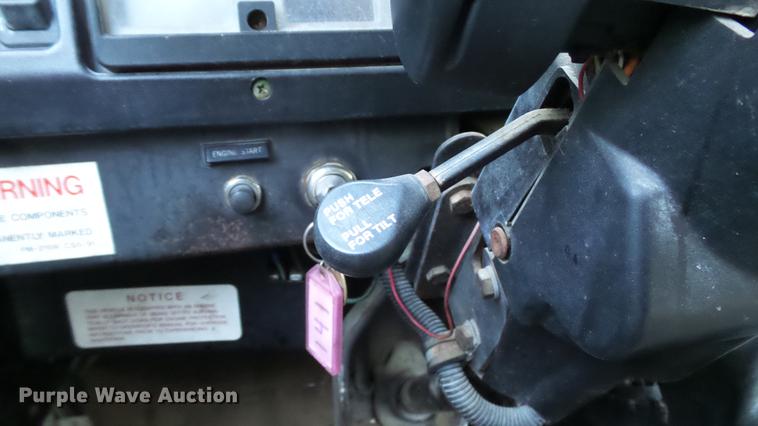 image for item DD7252 1997 International 8100 semi truck