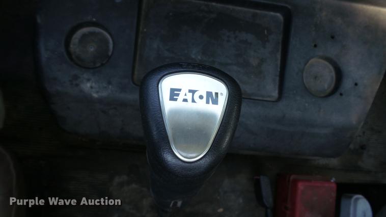 image for item DD7252 1997 International 8100 semi truck